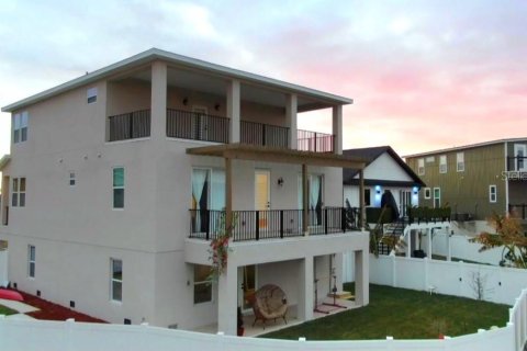 House in New Port Richey, Florida 3 bedrooms, 255.78 sq.m. № 2233606 - photo 9