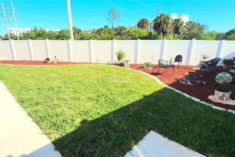 House in New Port Richey, Florida 3 bedrooms, 255.78 sq.m. № 2233606 - photo 15