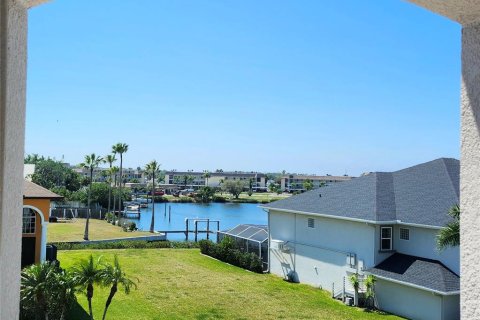 House in New Port Richey, Florida 3 bedrooms, 255.78 sq.m. № 2233606 - photo 30