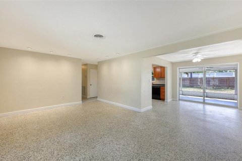 Villa ou maison à vendre à Sarasota, Floride: 3 chambres, 117.99 m2 № 2097243 - photo 5