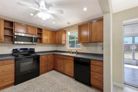 Villa ou maison à vendre à Sarasota, Floride: 3 chambres, 117.99 m2 № 2097243 - photo 9