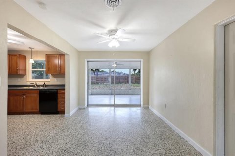 Villa ou maison à vendre à Sarasota, Floride: 3 chambres, 117.99 m2 № 2097243 - photo 7