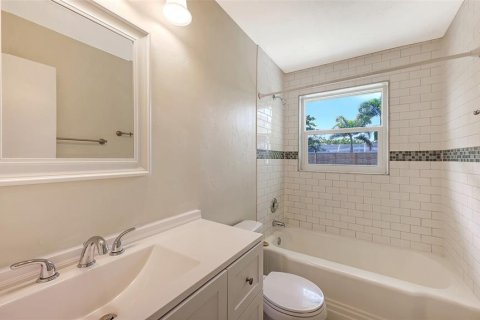 Villa ou maison à vendre à Sarasota, Floride: 3 chambres, 117.99 m2 № 2097243 - photo 21