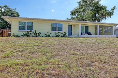 Villa ou maison à vendre à Sarasota, Floride: 3 chambres, 117.99 m2 № 2097243 - photo 2
