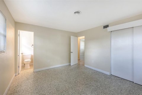 Villa ou maison à vendre à Sarasota, Floride: 3 chambres, 117.99 m2 № 2097243 - photo 13