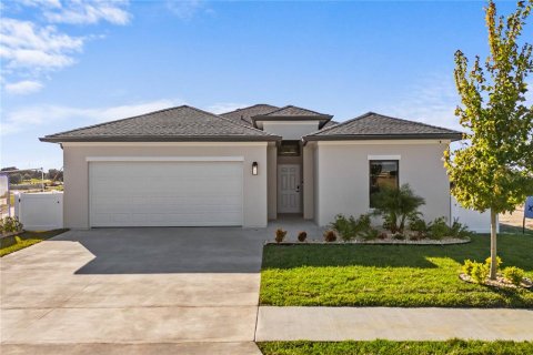 House in Mascotte, Florida 3 bedrooms, 164.07 sq.m. № 2118825