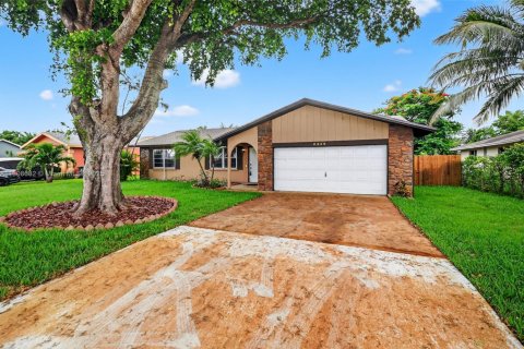 Villa ou maison à louer à Lake Worth, Floride: 3 chambres, 156.35 m2 № 1964365 - photo 1