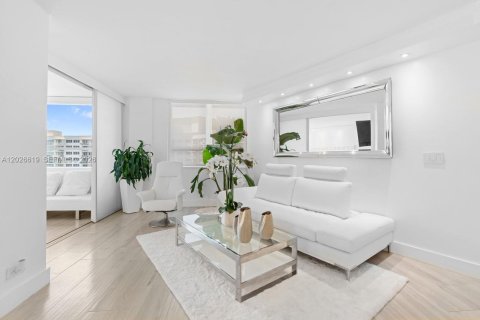 Copropriété à louer à Miami Beach, Floride: 2 chambres, 94.76 m2 № 2335813 - photo 13