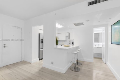 Copropriété à louer à Miami Beach, Floride: 2 chambres, 94.76 m2 № 2335813 - photo 18
