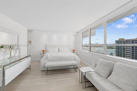 Copropriété à louer à Miami Beach, Floride: 2 chambres, 94.76 m2 № 2335813 - photo 3