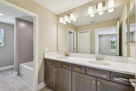 Casa en venta en Zephyrhills, Florida, 4 dormitorios, 242.94 m2 № 1559974 - foto 24