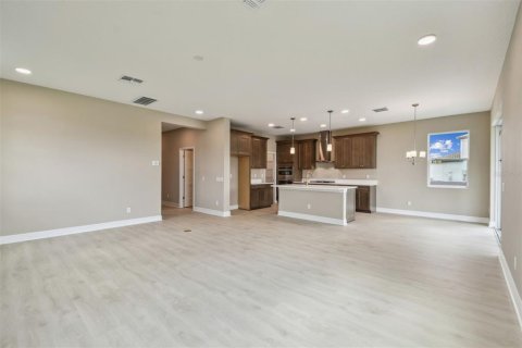 Casa en venta en Zephyrhills, Florida, 4 dormitorios, 242.94 m2 № 1559974 - foto 11