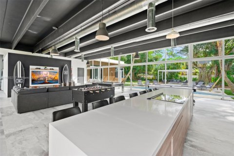 Casa en venta en Miami, Florida, 6 dormitorios, 347.64 m2 № 1860794 - foto 7