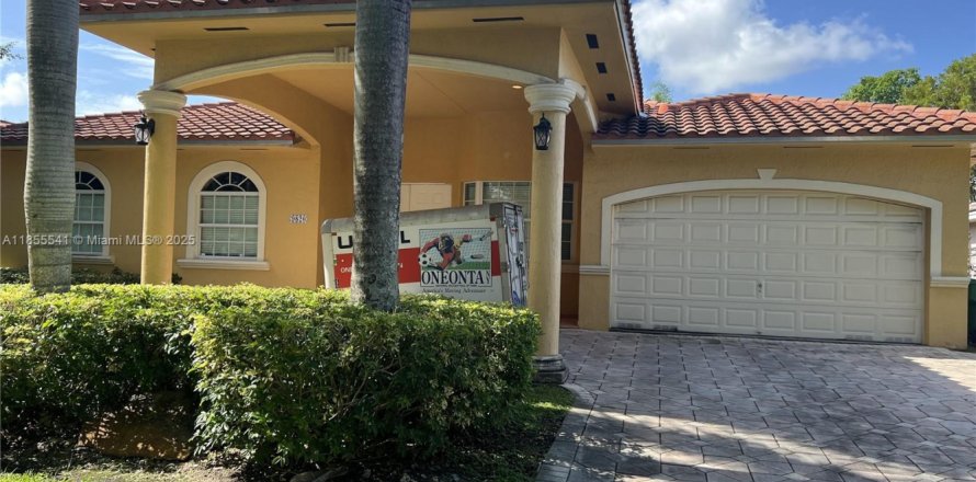 Villa ou maison à Doral, Floride 4 chambres № 1877874