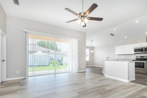 Villa ou maison à louer à Ruskin, Floride: 4 chambres, 201.51 m2 № 2157260 - photo 4