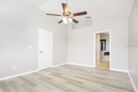 Villa ou maison à louer à Ruskin, Floride: 4 chambres, 201.51 m2 № 2157260 - photo 9
