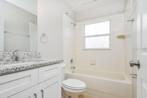 Villa ou maison à louer à Ruskin, Floride: 4 chambres, 201.51 m2 № 2157260 - photo 15