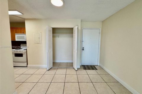 Condominio en venta en Miami, Florida, 2 dormitorios, 89.93 m2 № 1934299 - foto 15