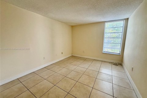 Condominio en venta en Miami, Florida, 2 dormitorios, 89.93 m2 № 1934299 - foto 27