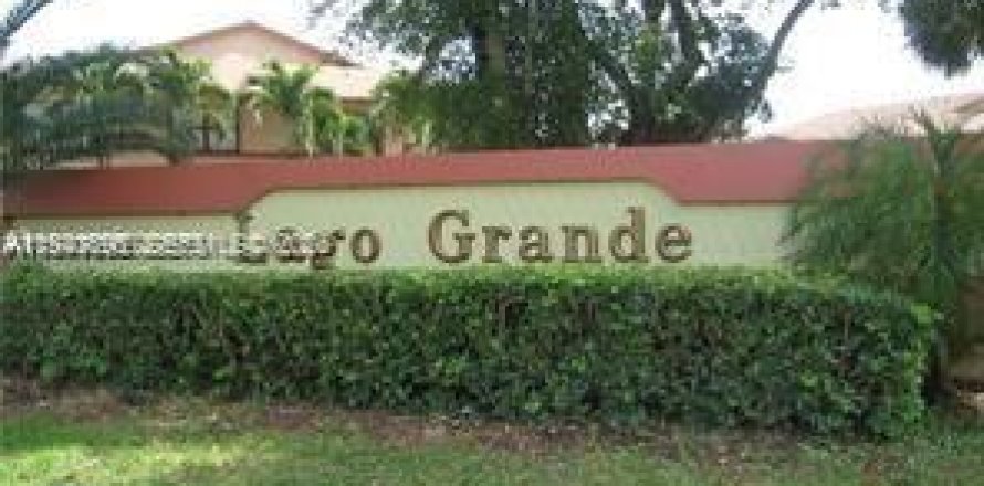 Condo in Hialeah, Florida, 3 bedrooms  № 1998188