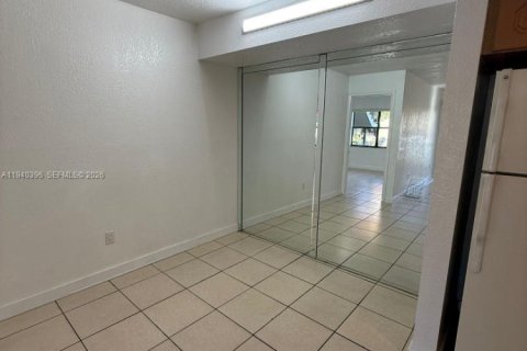 Condo in Hialeah, Florida, 3 bedrooms  № 1998188 - photo 8