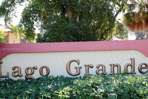 Condo in Hialeah, Florida, 3 bedrooms  № 1998188 - photo 3