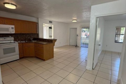 Condo in Hialeah, Florida, 3 bedrooms  № 1998188 - photo 6