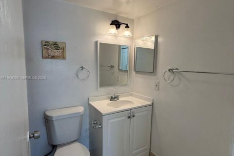 Condo in Hialeah, Florida, 3 bedrooms  № 1998188 - photo 14