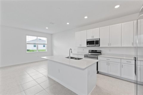 House in Haines City, Florida 4 bedrooms, 176.51 sq.m. № 1688009 - photo 4