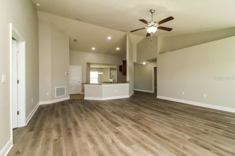 House in Fruitland Park, Florida 4 bedrooms, 177.26 sq.m. № 1880661 - photo 3