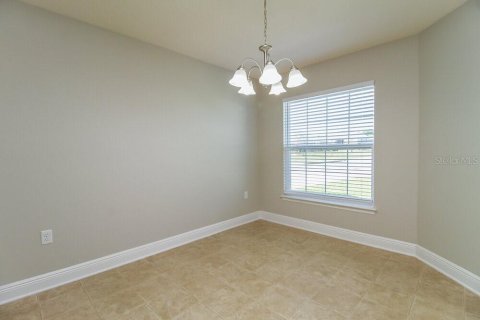 House in Fruitland Park, Florida 4 bedrooms, 177.26 sq.m. № 1880661 - photo 5