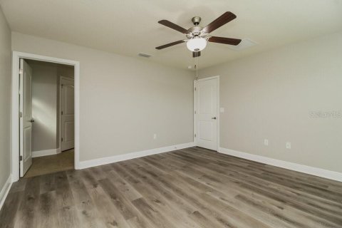 House in Fruitland Park, Florida 4 bedrooms, 177.26 sq.m. № 1880661 - photo 9
