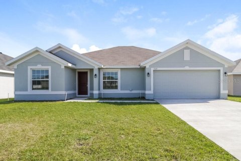 House in Fruitland Park, Florida 4 bedrooms, 177.26 sq.m. № 1880661 - photo 1