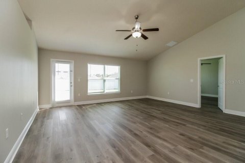House in Fruitland Park, Florida 4 bedrooms, 177.26 sq.m. № 1880661 - photo 4