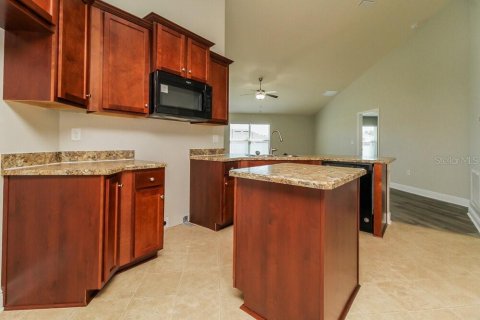 House in Fruitland Park, Florida 4 bedrooms, 177.26 sq.m. № 1880661 - photo 6