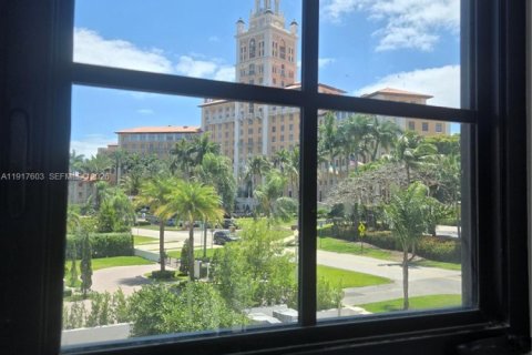 Villa ou maison à vendre à Coral Gables, Floride: 4 chambres, 347.73 m2 № 2017055 - photo 7