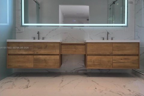 Villa ou maison à vendre à Coral Gables, Floride: 4 chambres, 347.73 m2 № 2017055 - photo 17