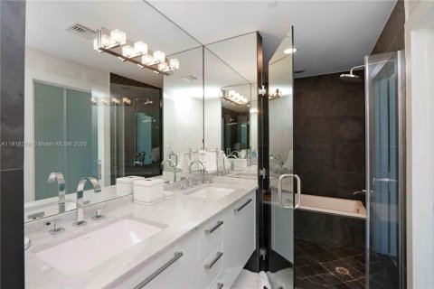 Condominio en alquiler en Miami, Florida, 2 dormitorios, 134.71 m2 № 1973022 - foto 16