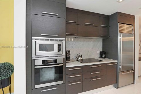 Condominio en alquiler en Miami, Florida, 2 dormitorios, 134.71 m2 № 1973022 - foto 10