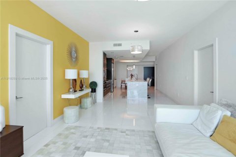 Condominio en alquiler en Miami, Florida, 2 dormitorios, 134.71 m2 № 1973022 - foto 8