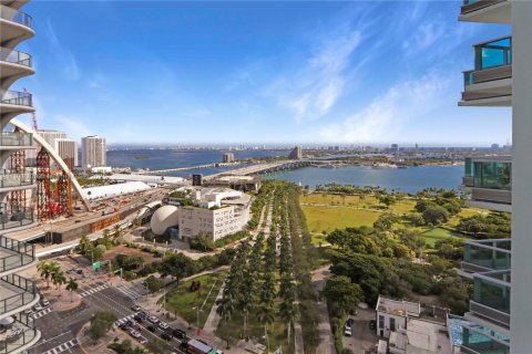 Condominio en alquiler en Miami, Florida, 2 dormitorios, 134.71 m2 № 1973022 - foto 2