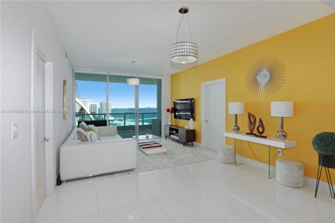 Condominio en alquiler en Miami, Florida, 2 dormitorios, 134.71 m2 № 1973022 - foto 6