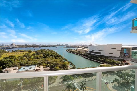 Condominio en alquiler en Miami, Florida, 2 dormitorios, 134.71 m2 № 1973022 - foto 1