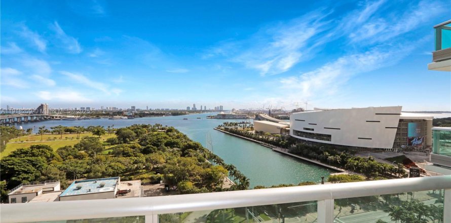 Condominio en Miami, Florida, 2 dormitorios  № 1973022