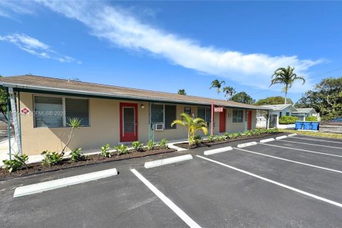 House in Wilton Manors, Florida 1 bedroom, 69.68 sq.m. № 2030736