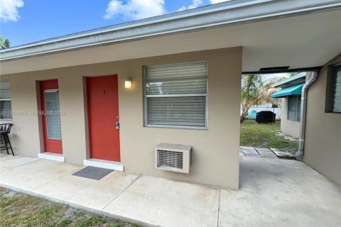 House in Wilton Manors, Florida 1 bedroom, 69.68 sq.m. № 2030736 - photo 2