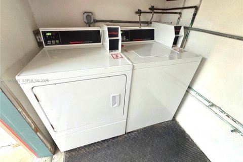 House in Wilton Manors, Florida 1 bedroom, 69.68 sq.m. № 2030736 - photo 8