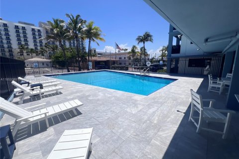 Condominio en venta en Hollywood, Florida, 24.34 m2 № 1875560 - foto 14