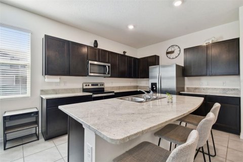 Townhouse in Wesley Chapel, Florida 3 bedrooms, 163.32 sq.m. № 2231608 - photo 9