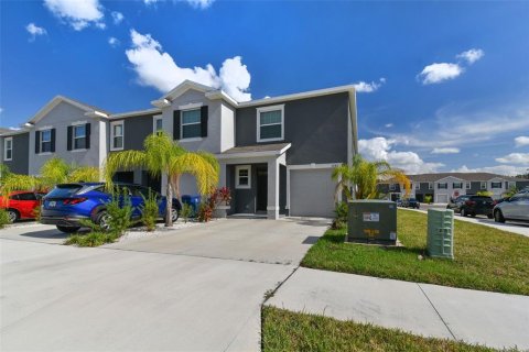 Townhouse in Wesley Chapel, Florida 3 bedrooms, 163.32 sq.m. № 2231608 - photo 3